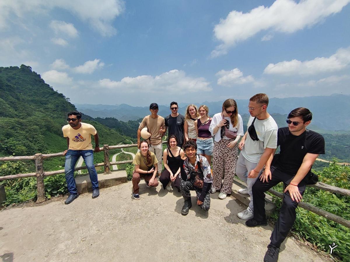 Ha Giang Lotus Hostel Motorbikes Tours Екстериор снимка