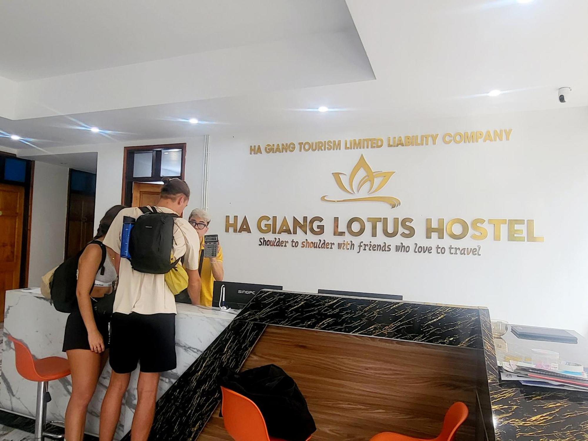 Ha Giang Lotus Hostel Motorbikes Tours Екстериор снимка