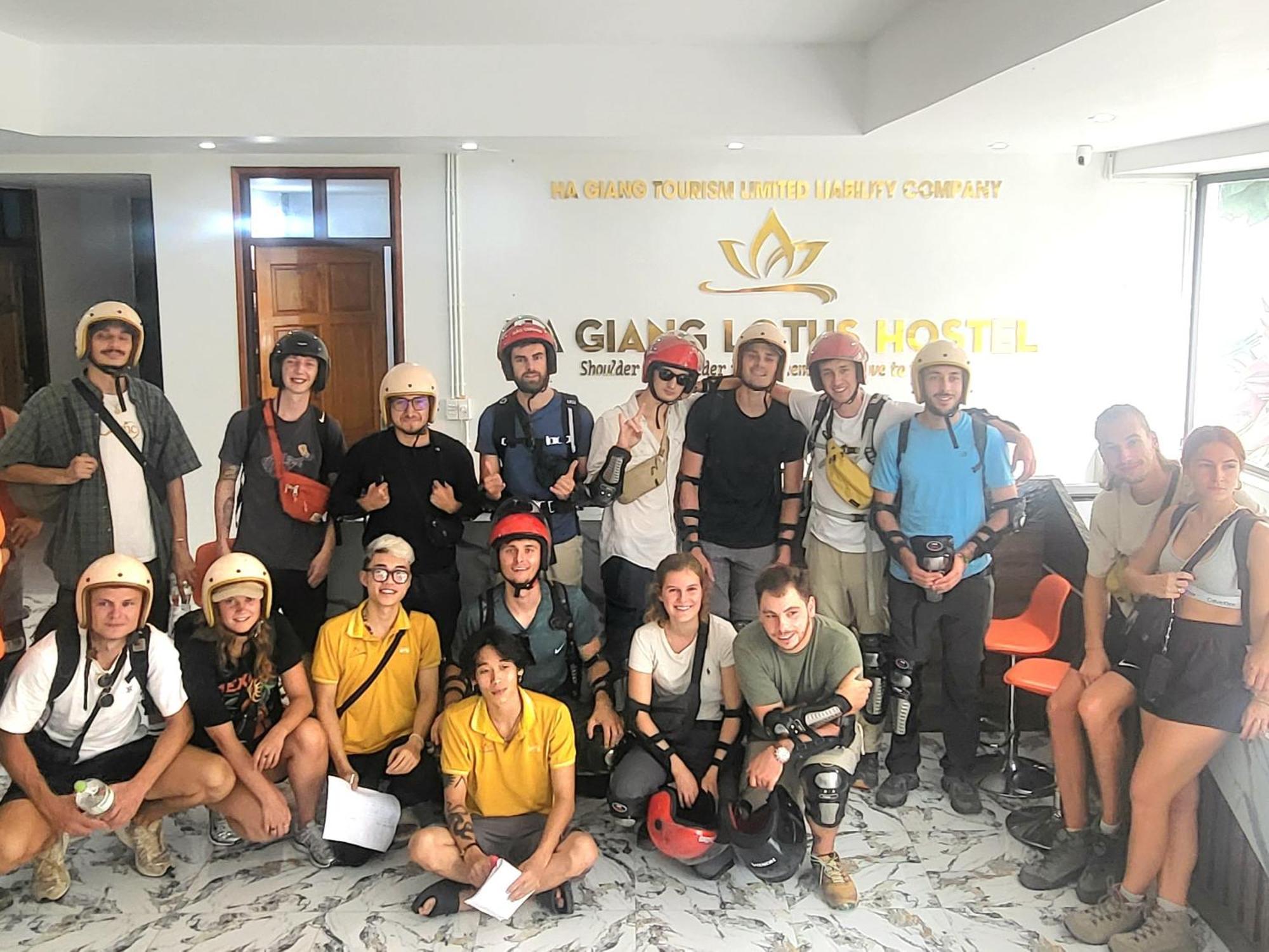 Ha Giang Lotus Hostel Motorbikes Tours Екстериор снимка