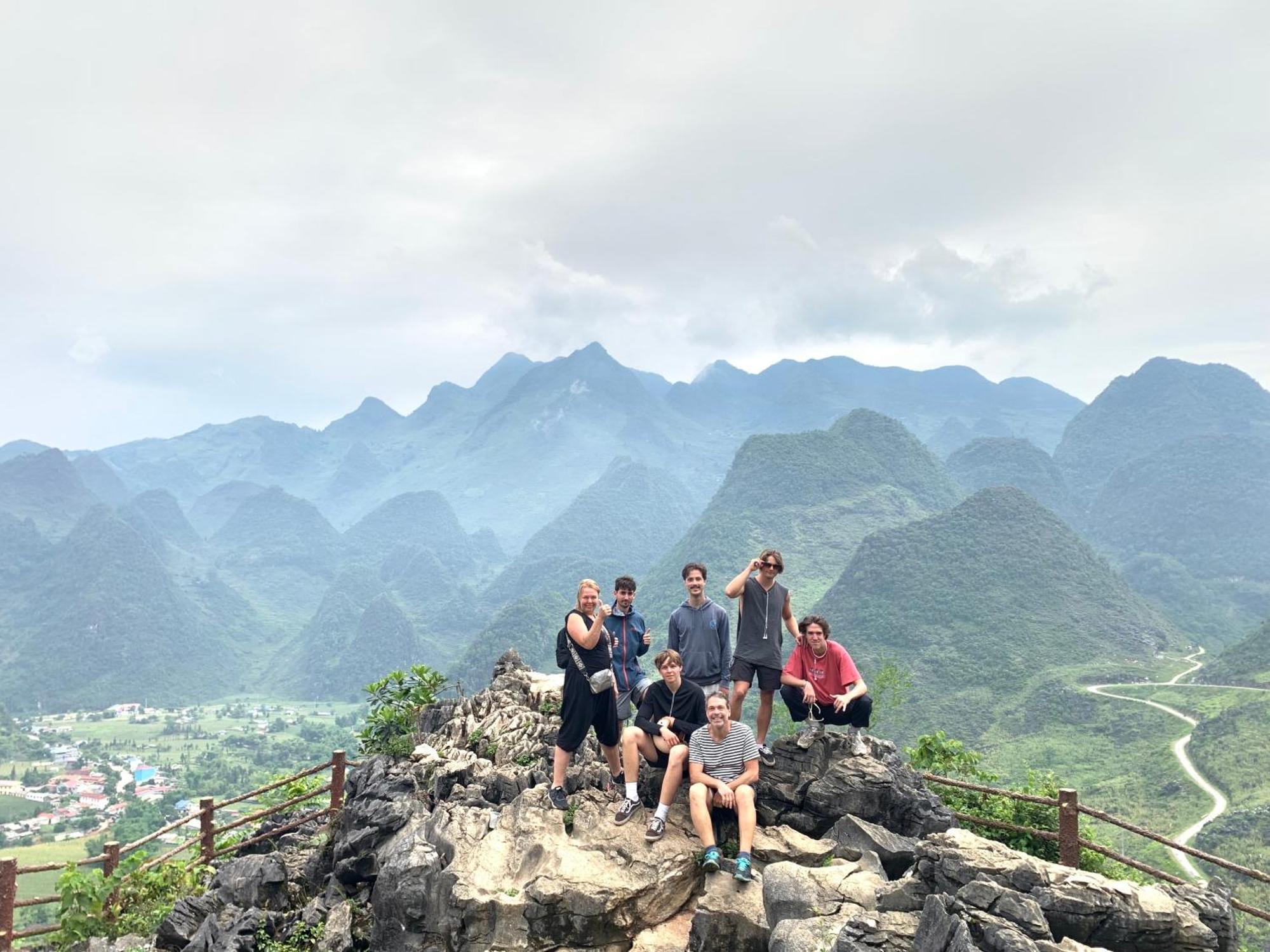 Ha Giang Lotus Hostel Motorbikes Tours Екстериор снимка