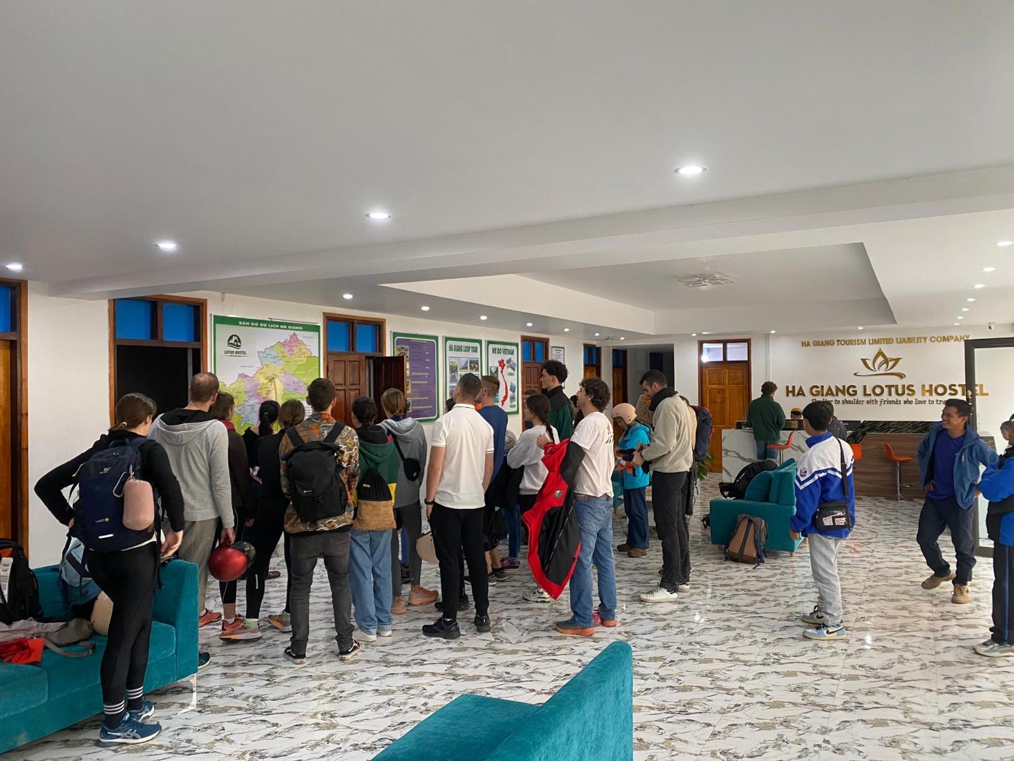 Ha Giang Lotus Hostel Motorbikes Tours Екстериор снимка