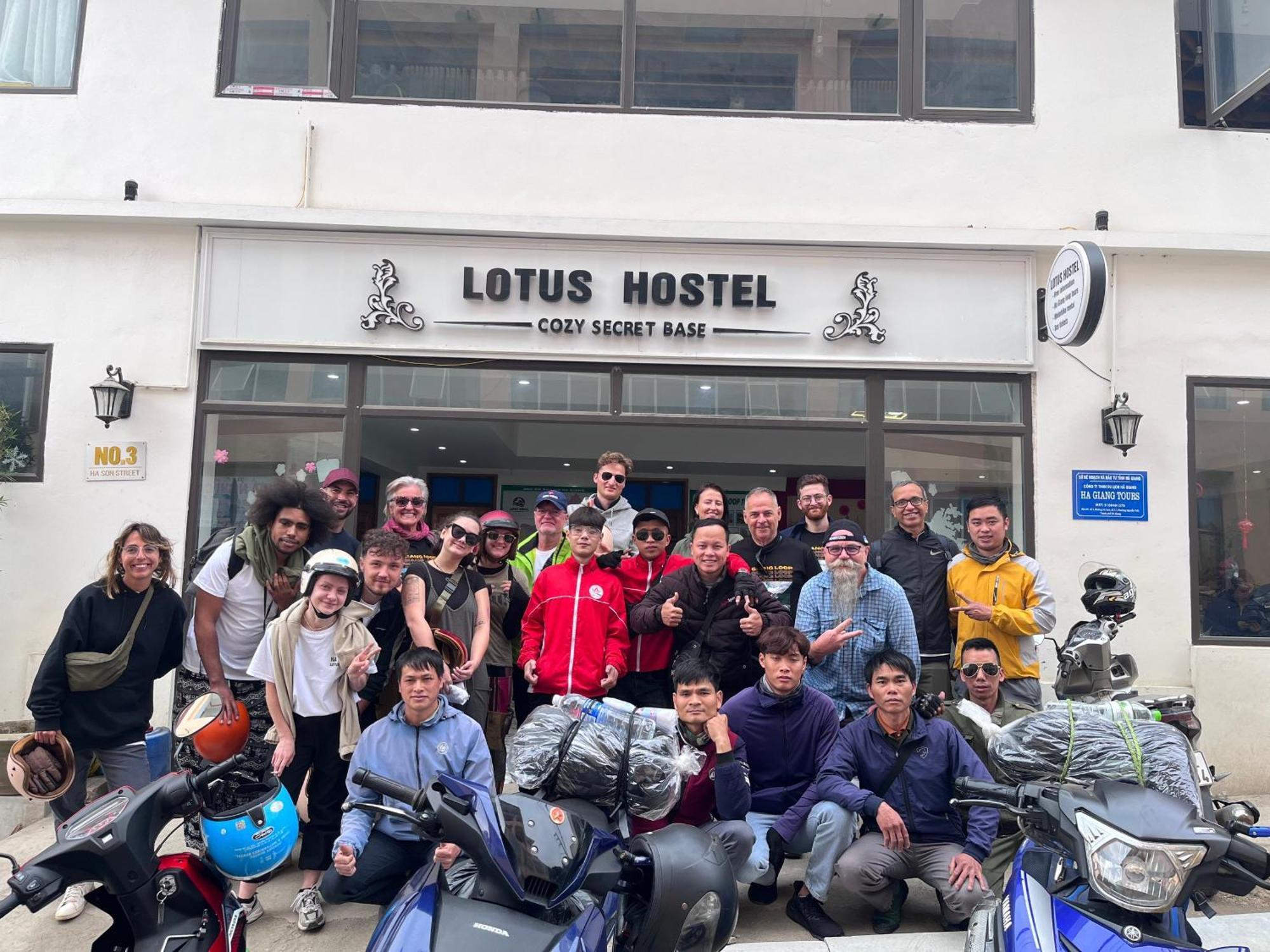Ha Giang Lotus Hostel Motorbikes Tours Екстериор снимка