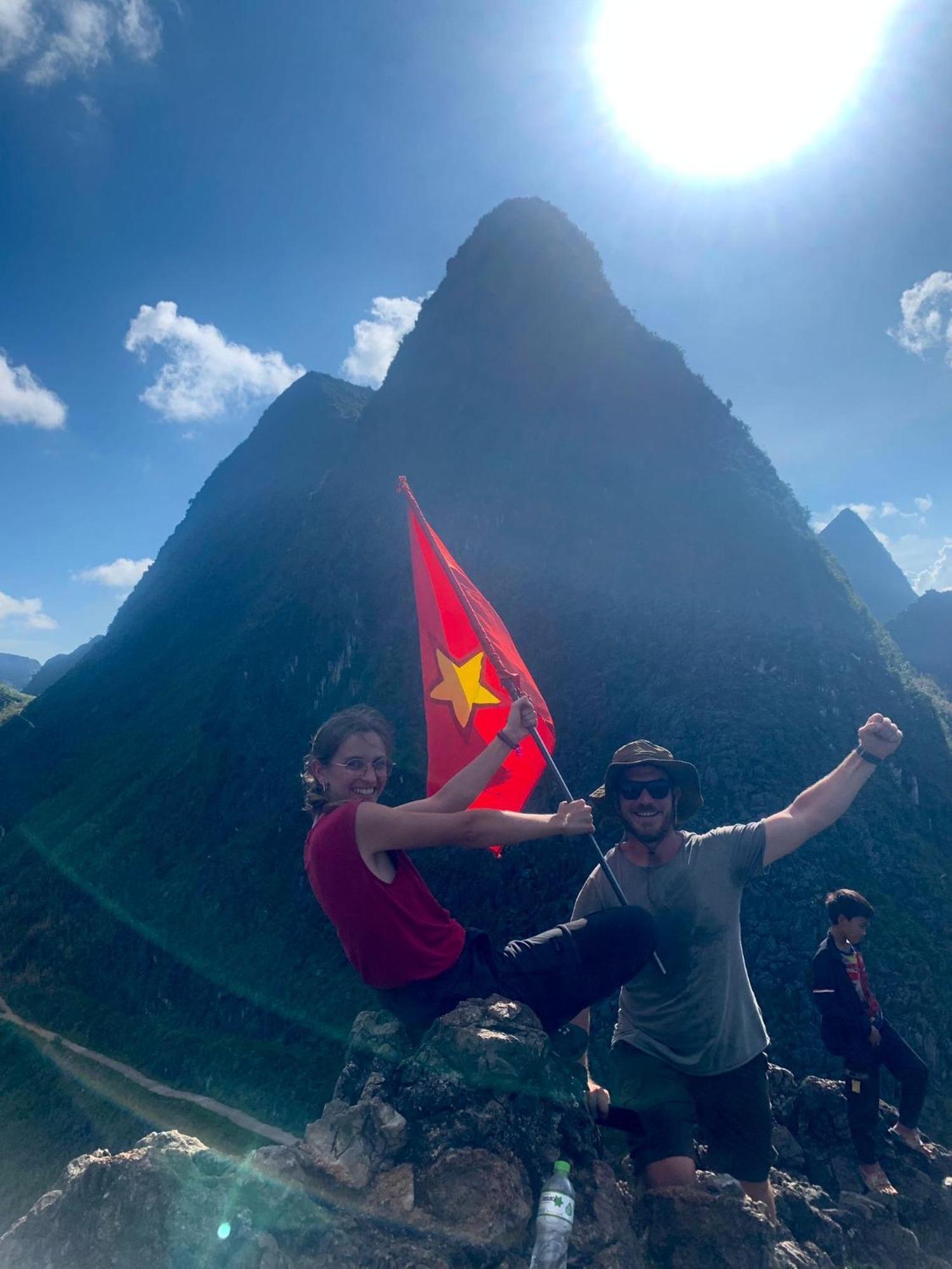 Ha Giang Lotus Hostel Motorbikes Tours Екстериор снимка